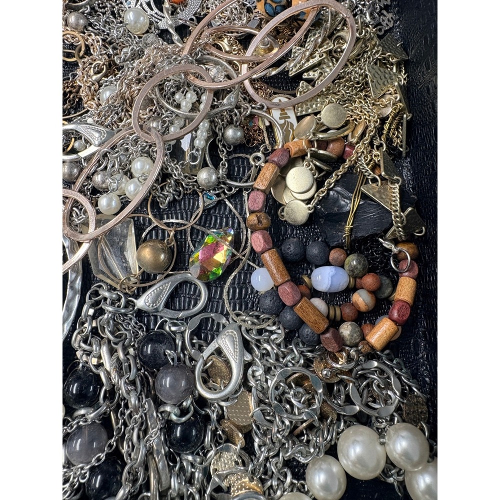 Mixed Fashion Jewelry Lot Wearable to Craft Pieces 3lb 4oz - Picture 9 of 13